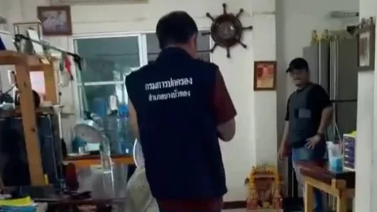 ด่วน! พบอีก 2 ศพ คาบ้านพัก คาดเป็นปู่-ย่า เจ้าหน้าที่เร่งสืบหาความเชื่อมโยง