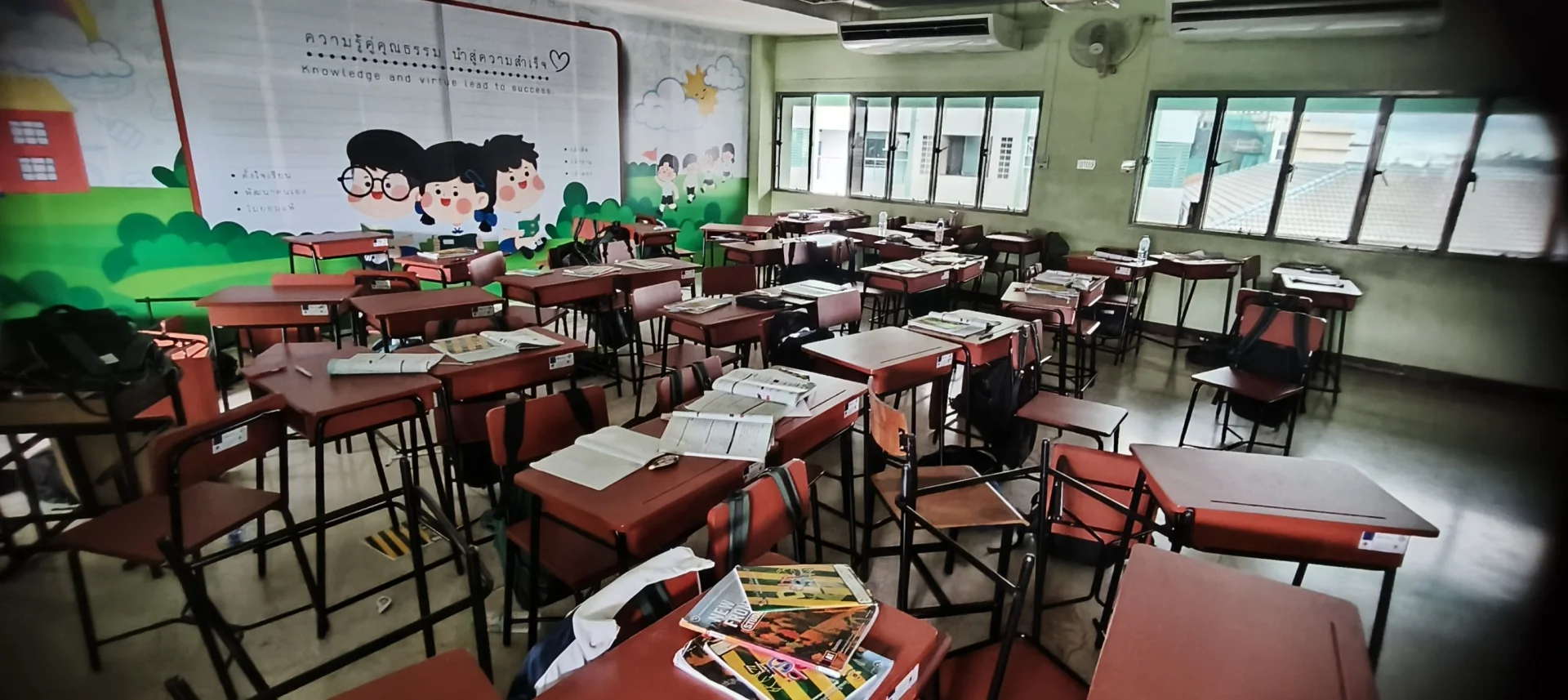 รัฐบาล ส่งทีม MCATT เยียวยาจิตใจผู้ได้รับผลกระทบเหตุกราดยิงนนทบุรี ย้ำแนะสายด่วน 1415 และ 1323