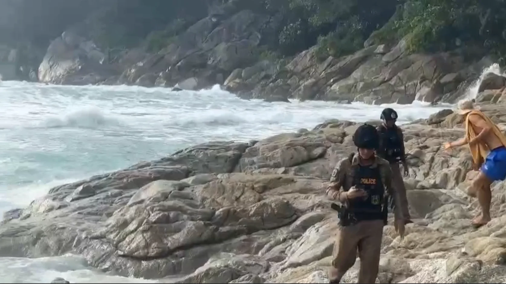 เร่งค้นหาหนุ่มเยอรมันฝ่าฝืนธงแดงลงเล่นน้ำหาดฟรีดอม คลื่นแรงซัดจมหาย