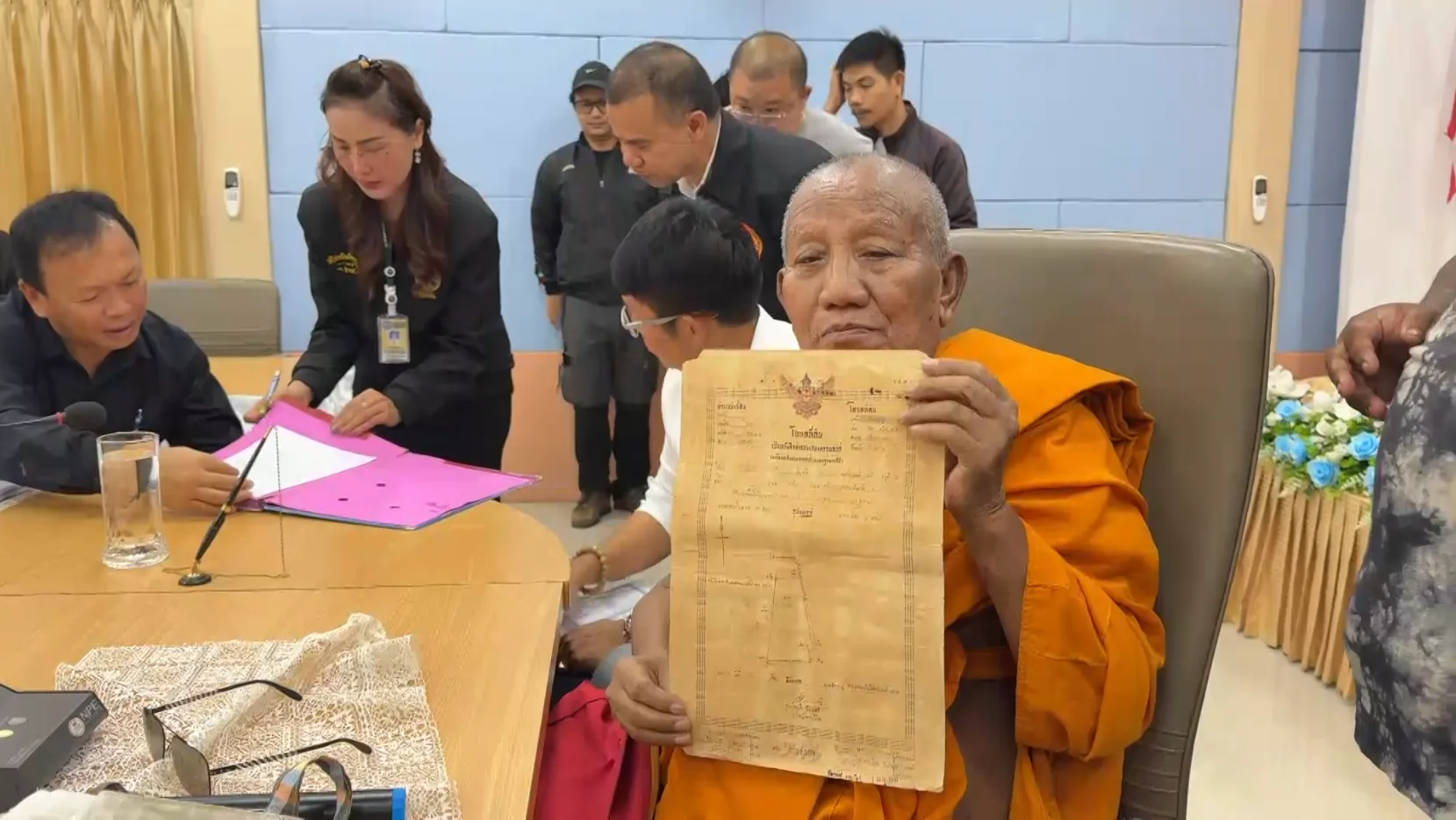 เจ้าอาวาสวัดป่าอดุลยาราม นำโฉนดจริง 21 ไร่ แสดงต่อที่ดินขอนแก่น ยื่น เปลี่ยนชื่อเป็นของวัด | สถานีวิทยุโทรทัศน์กองทัพบก TV5HD