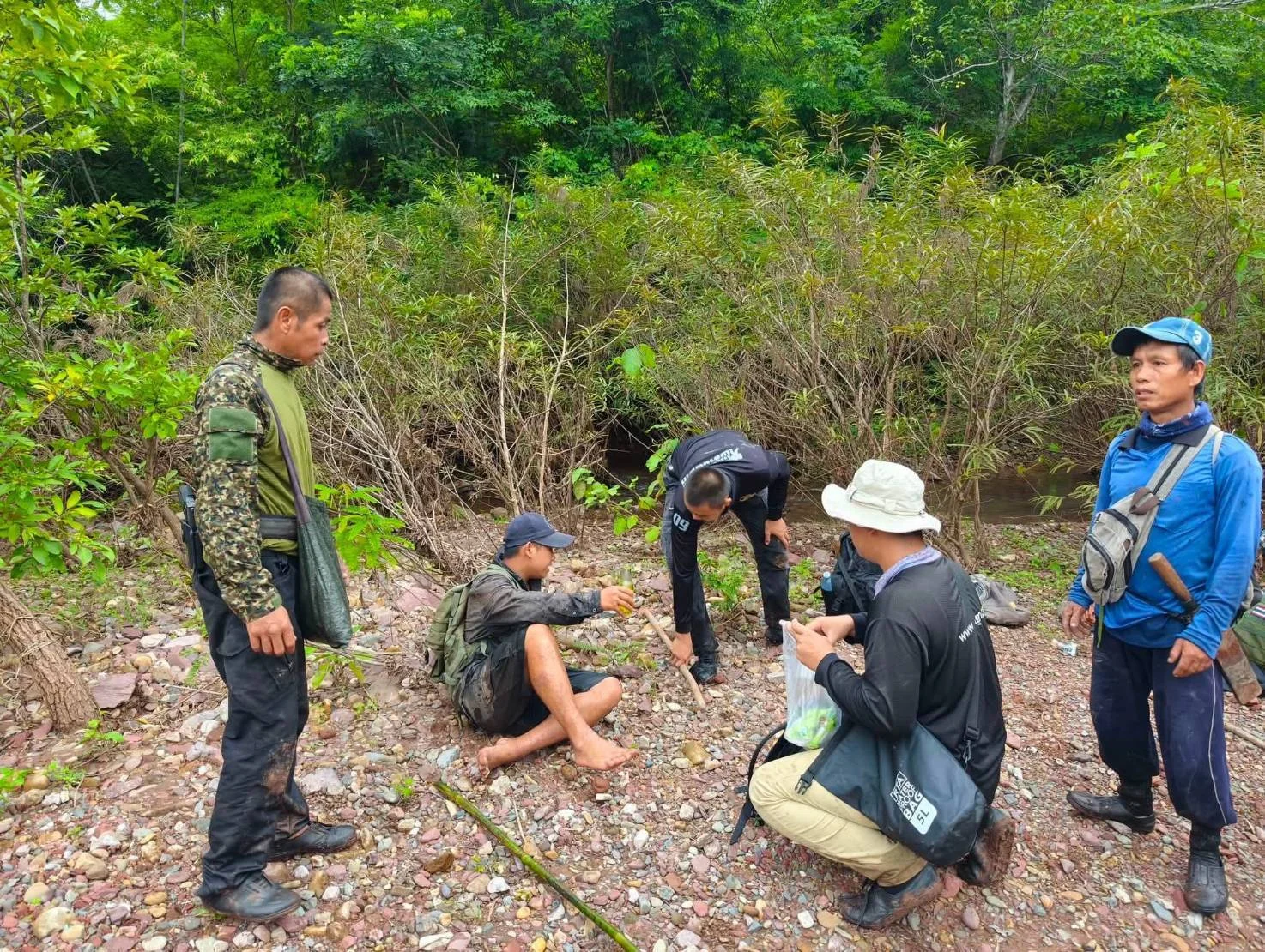 ปาฏิหาริย์วันที่ 7! เจอลุง-หลานหลงป่าดอยภูนาง พะเยา รอดชีวิตกินใบไม้-เห็ดประทังชีพ