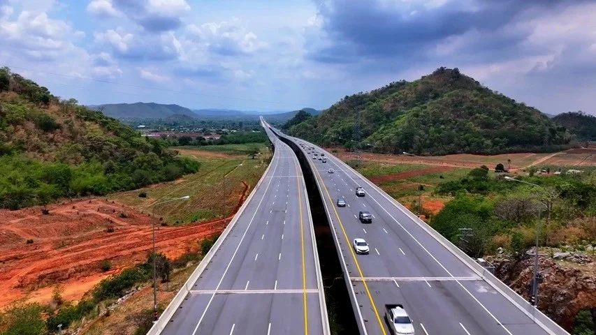 รัฐบาลเตรียมเปิดวิ่งฟรี 2 มอเตอร์เวย์ "M6 บางปะอิน-ปากช่อง" และ "M82 บางขุนเทียน-บ้านแพ้ว" ปลาย ส.ค. นี้