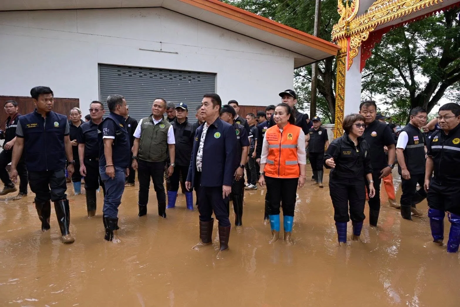 น้ำลดต้องฟื้นไว! “สุริยะ” สั่งเร่งล้างโคลน–ตั้งครัวช่วยชาวน่าน