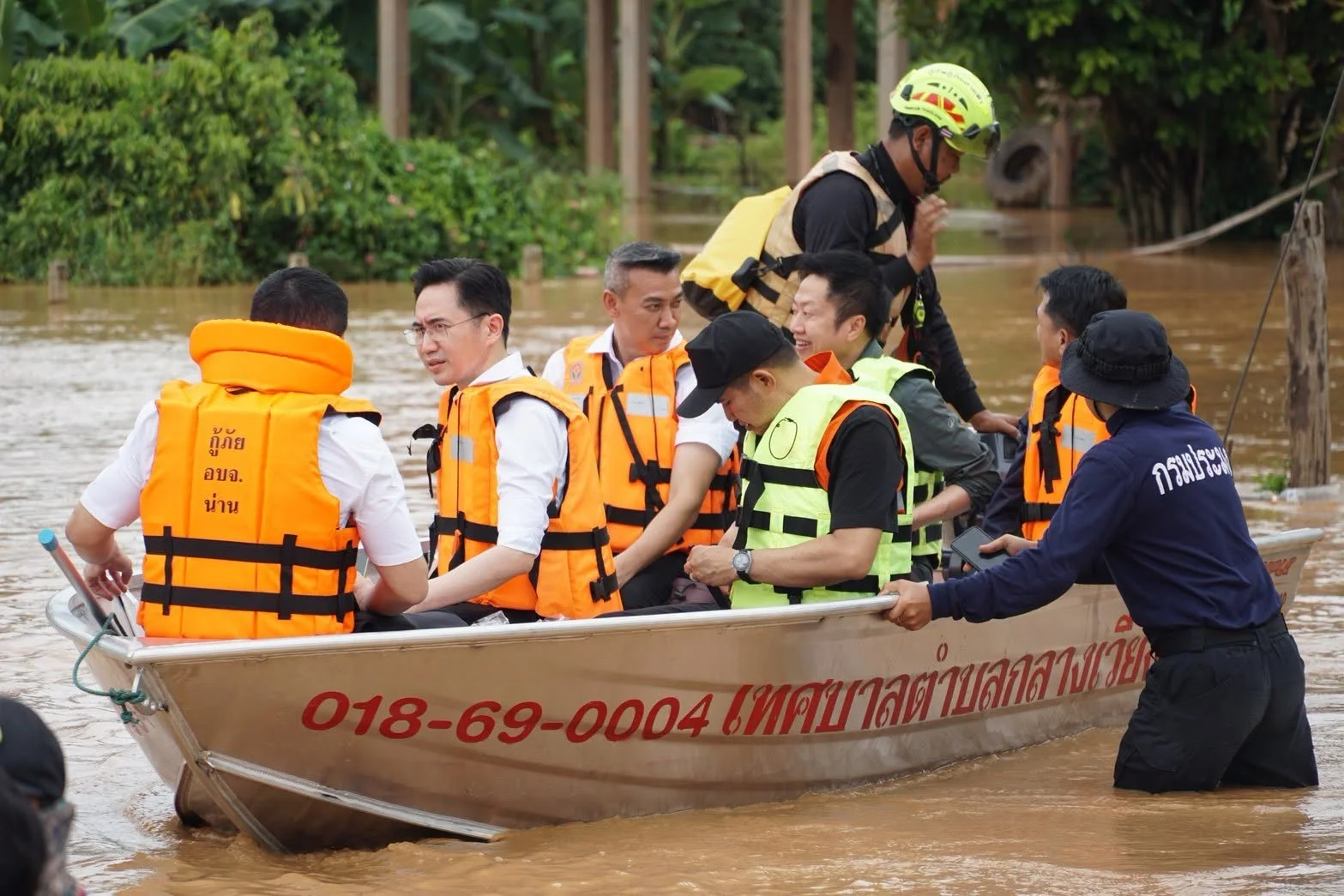 รัฐบาลเร่งช่วยน่าน ส่งอาหาร–เวชภัณฑ์ถึงบ้านผู้ประสบภัย