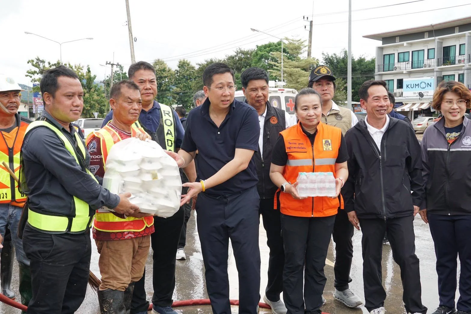 ภัทรพงศ์ ลงพื้นที่น่าน สั่งกรมทางหลวงเร่งฟื้นฟูถนน