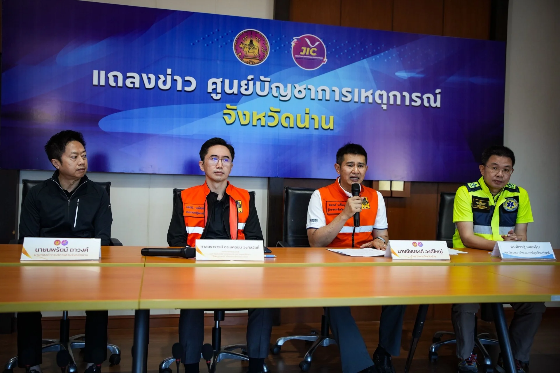 "ยศชนัน" ระดมทหารกว่า 700 นาย ลุยล้างดินโคลนฟื้นฟู อ.ปัว จ.น่าน