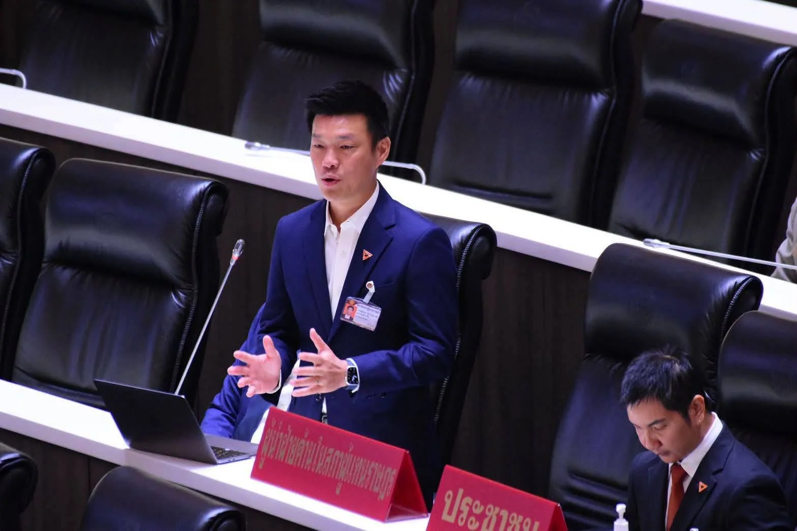 ‘ณัฐพงษ์’ จี้รัฐบาลแจงแผนเปลี่ยนผ่านพลังงาน
