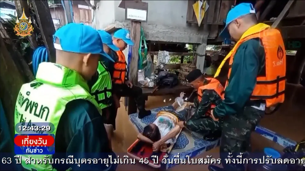 ร.17 พัน.4 ช่วยประชาชนถูกน้ำท่วมพะเยา