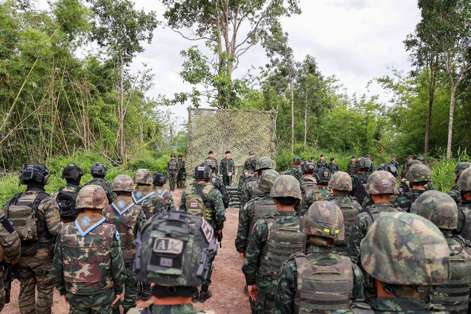 ปลัดกลาโหม ลุยตรวจอุบลฯ เยี่ยมกองบิน 21 พร้อมขึ้นเนิน 741 ช่องบก-ช่องอานม้า
