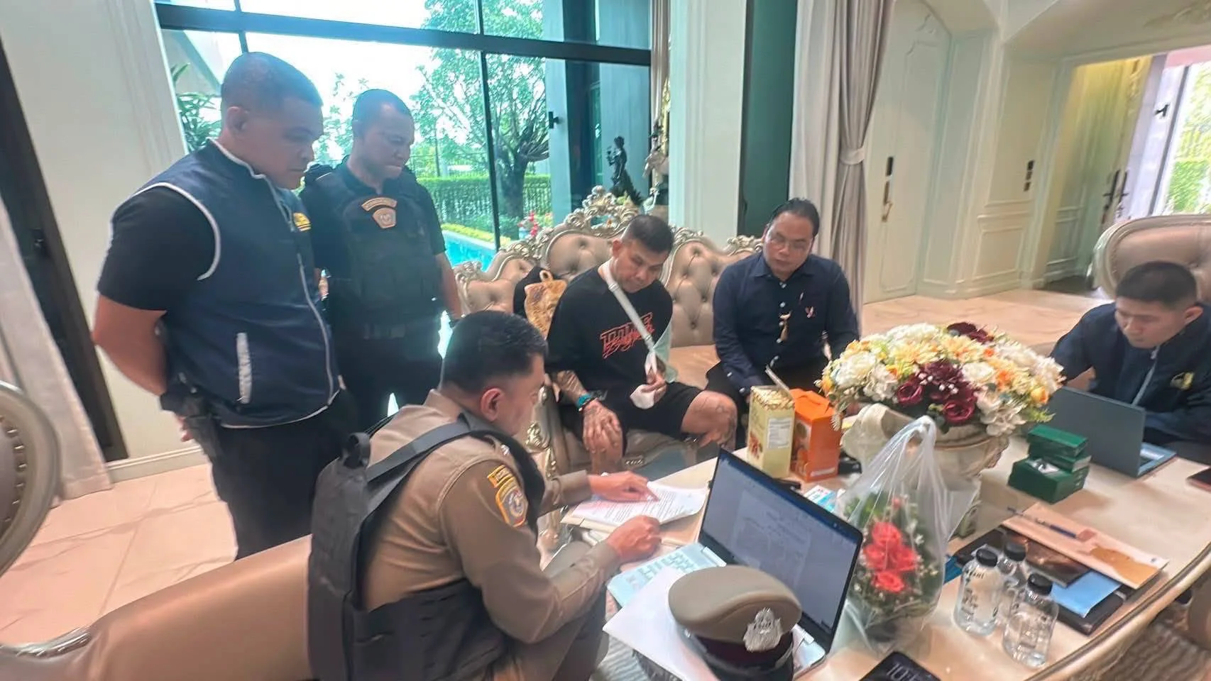 ด่วน! รวบ “โทน บางแค” หลังถูกออกหมายจับคดีฉ้อโกง