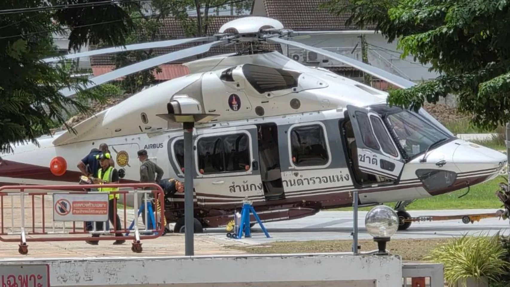 เฮลิคอปเตอร์กองบินตำรวจ ตกท่อระบายน้ำ