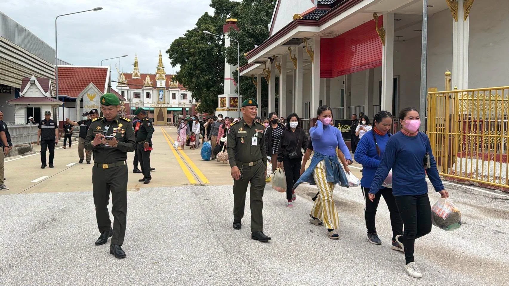 คดีสิ้นสุด ผลักดัน 54 ชาวกัมพูชากลับประเทศผ่านด่านคลองลึก