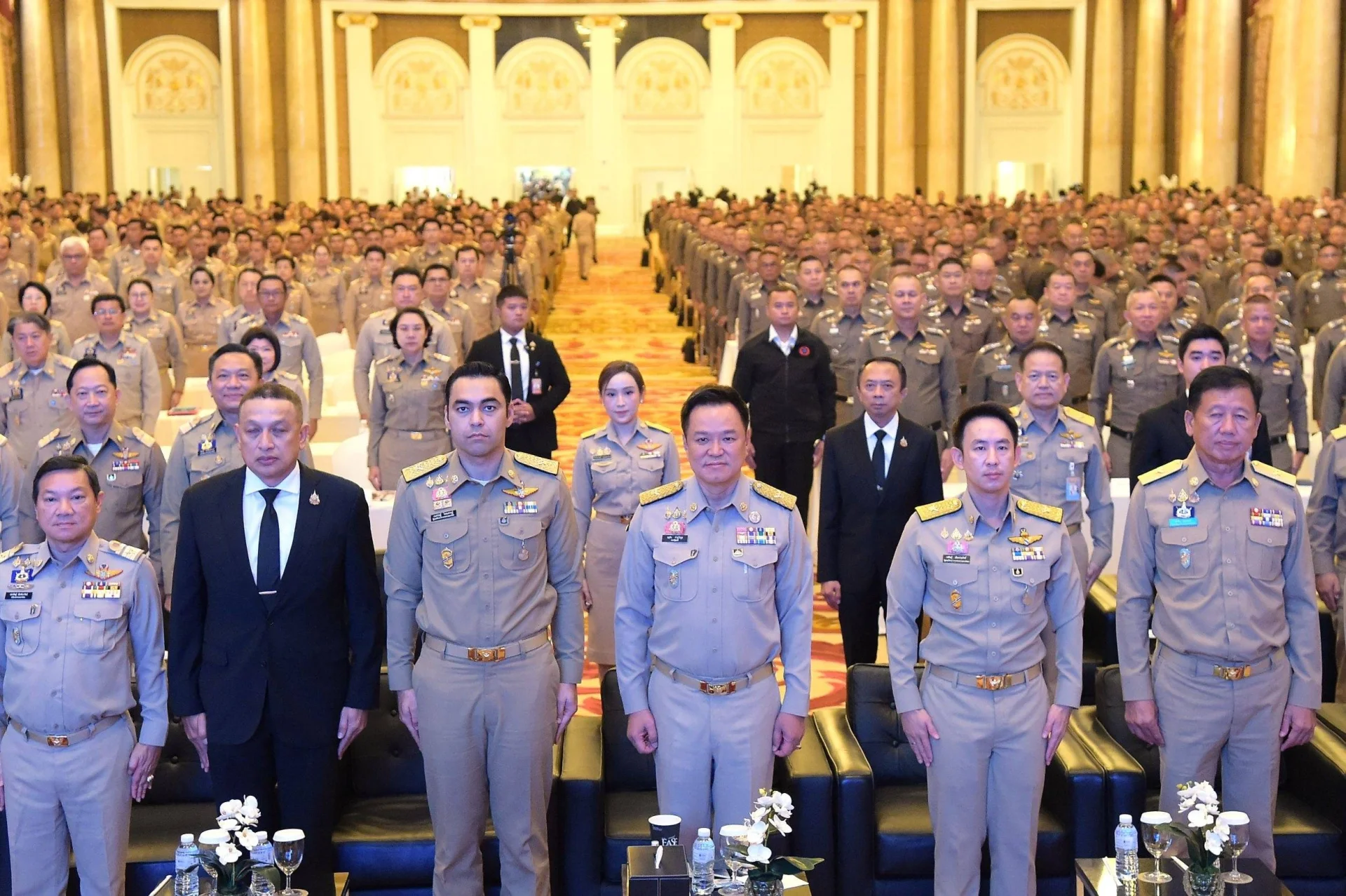 "อนุทิน" เปิดประชุมความมั่นคง สั่ง มท.-ตร. บูรณาการคุมเข้มปืน-ยาเสพติด