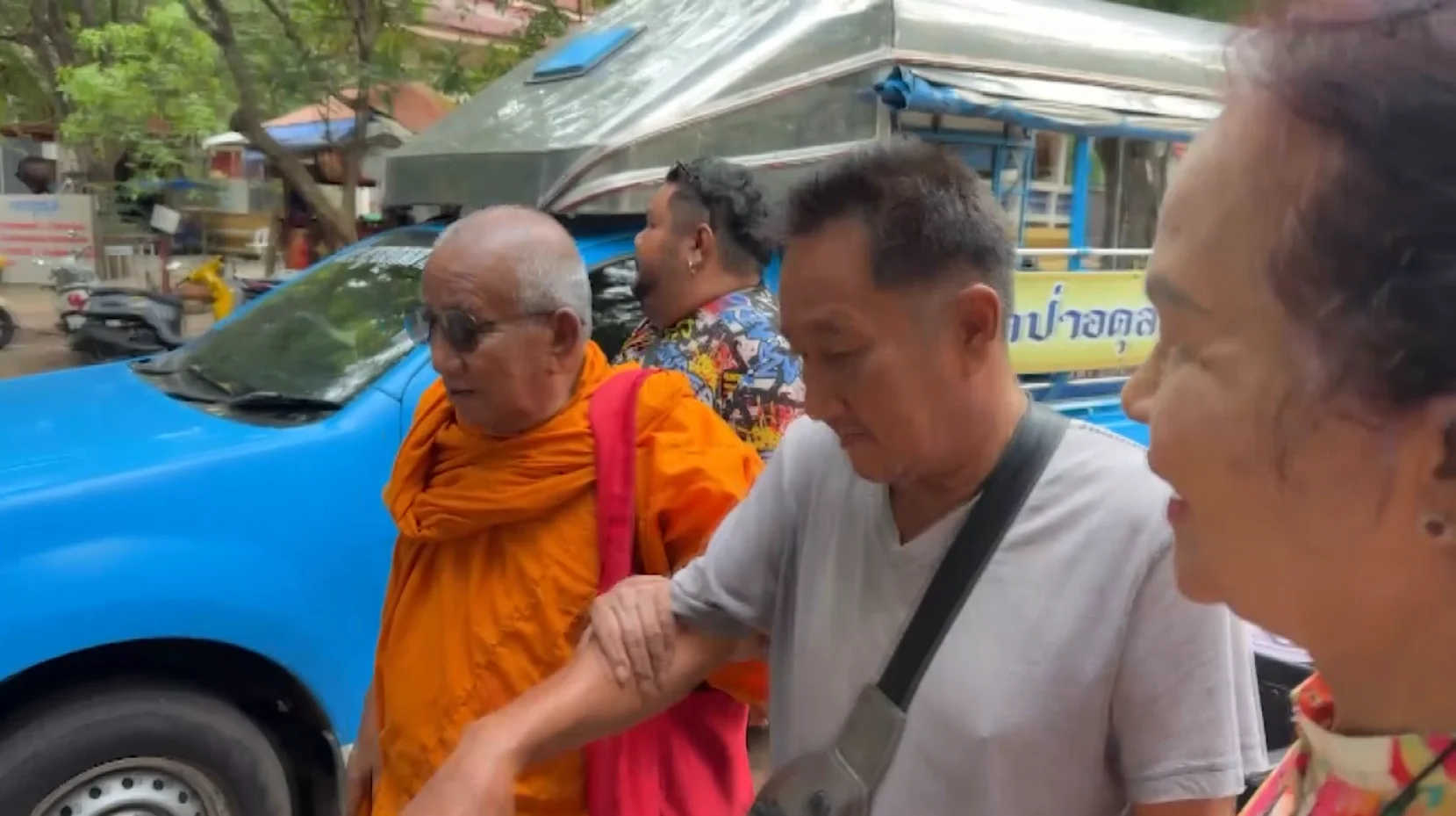 เจ้าอาวาสวัดป่าอดุลยาราม ช็อกออกซิเจนตก หลังถูกบุกกดดันเรื่องพัฒนาวัด ย้ำรอศาลตัดสิน