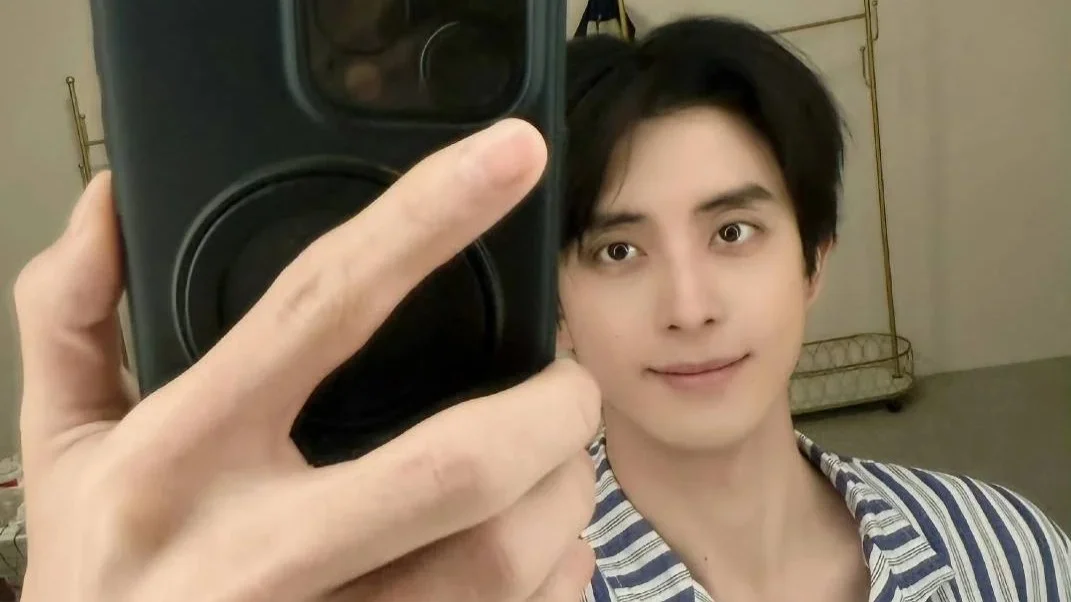 ส่องประวัติ "อ๋าวรุ่ยเผิง" กับ วีรกรรมสุดรั่ว หกสูงโชว์ดื่มน้ำอัดลม