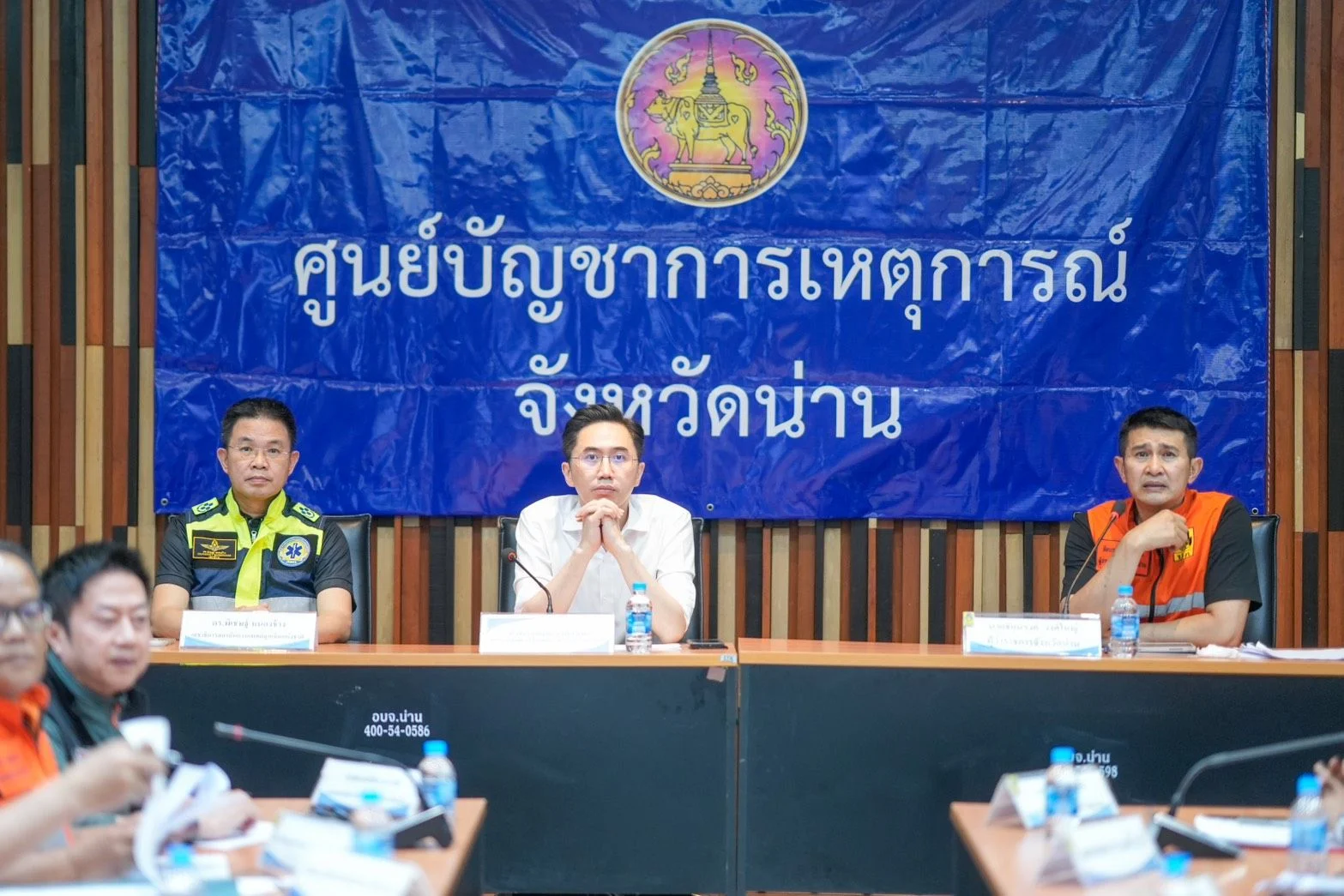 "ยศชนัน" ถกรับมือน้ำท่วมน่านคืนที่ 2 สั่งจับตา 3 อำเภอเสี่ยงดินสไลด์-ฝนตกซ้ำอีก 1 สัปดาห์