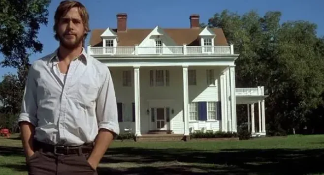ไวรัลบ้านสีขาว The Notebook แฟนเน็ตนำช็อตคลาสสิก Ryan Gosling ตัดต่อล้อเลียนสนั่นโซเชียล