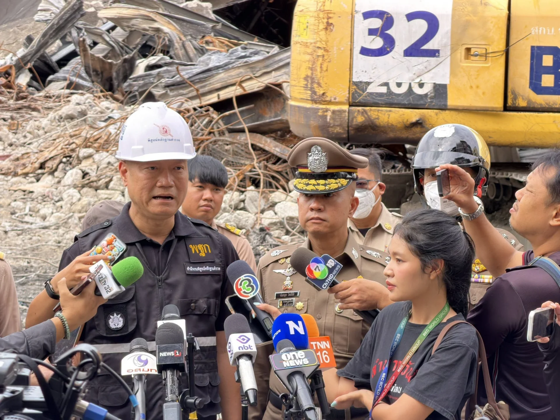 คลองถมเซ็นเตอร์ยังปิดพื้นที่ รื้อโครงสร้างเสี่ยงทรุด พฐ.ลุยตรวจหาสาเหตุ