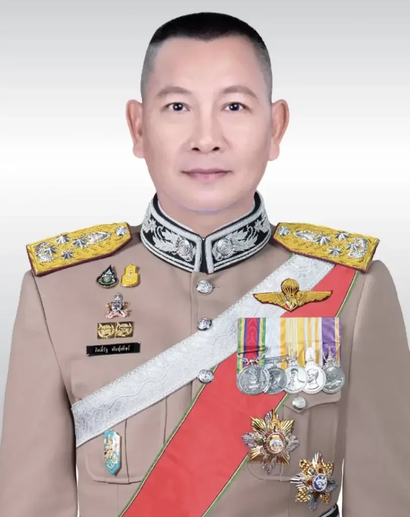พล.ต.อ.กิตติ์รัฐ พันธุ์เพ็ชร์ ประวัติ